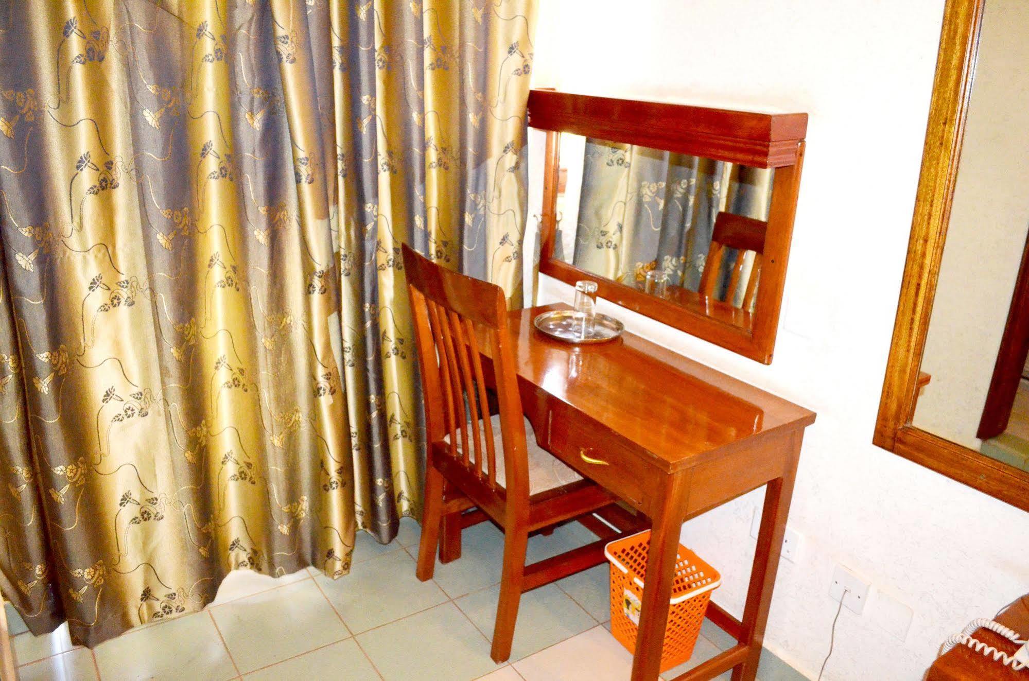 Areba Hotel Entebbe Exterior photo