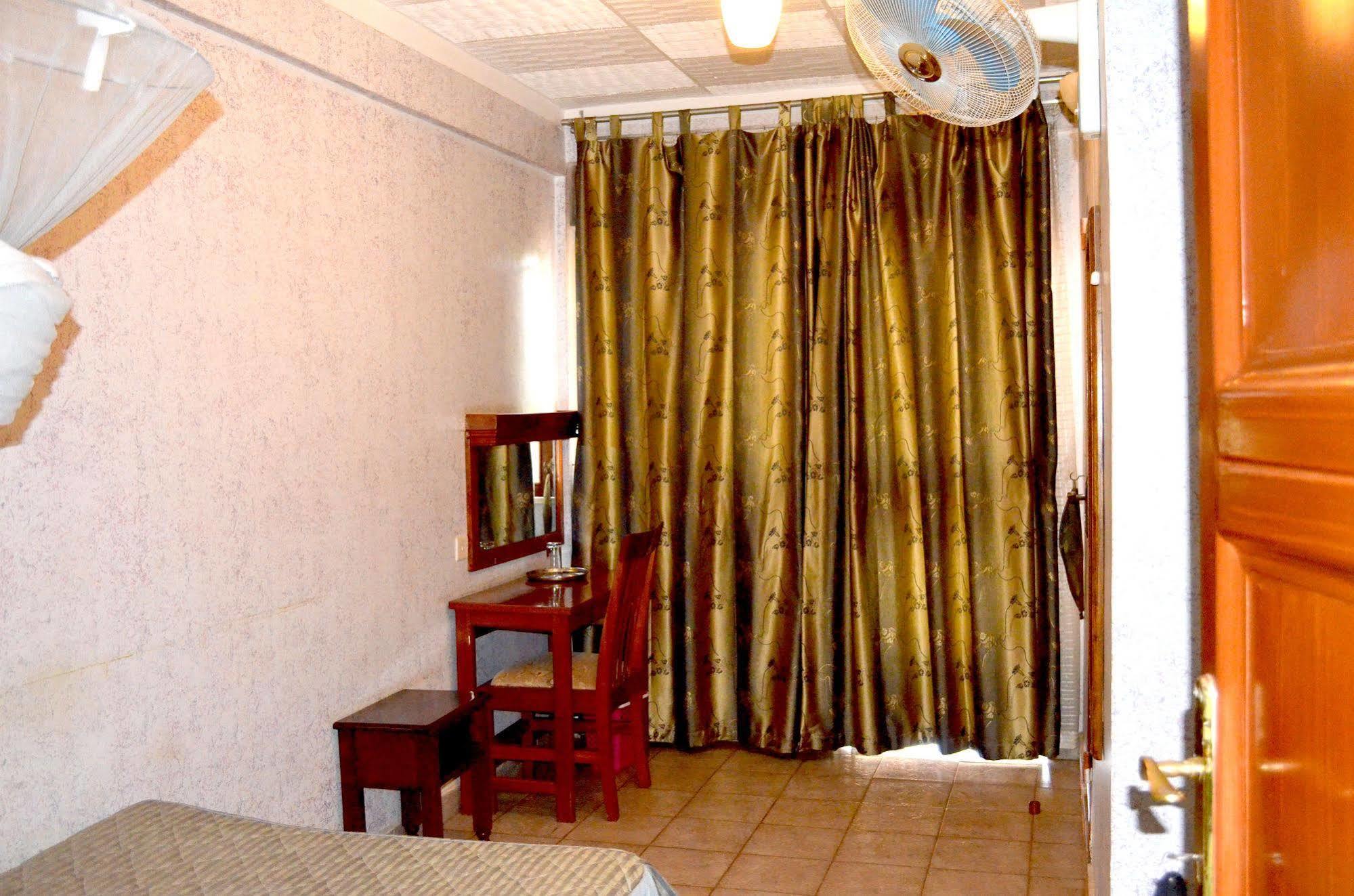 Areba Hotel Entebbe Exterior photo